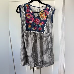 Striped embroidered dress. Andree by Unit. Small.